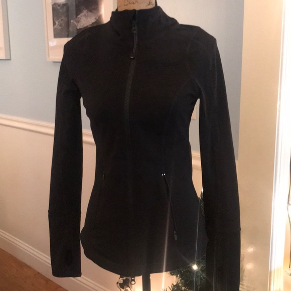 Zella Tops - Great fitting Zella sweatshirt w  thumb punchouts